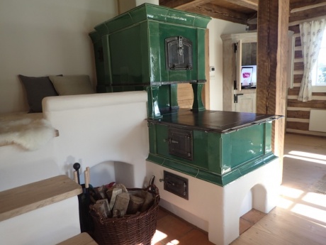  Kuchyňský kachlový sporák s ležením 