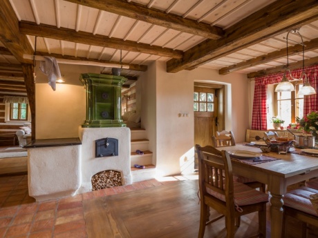  Kuchyňský omýtaný kachlový sporák s topnou stěnou 