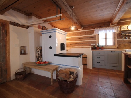  Kuchyňský omýtaný kachlový sporák s topnou stěnou 