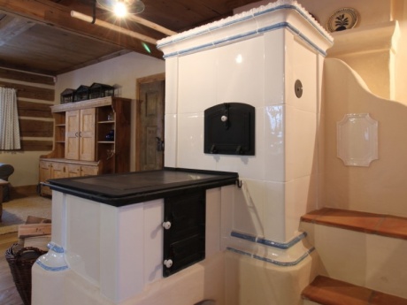  Kuchyňský omýtaný kachlový sporák s topnou stěnou 